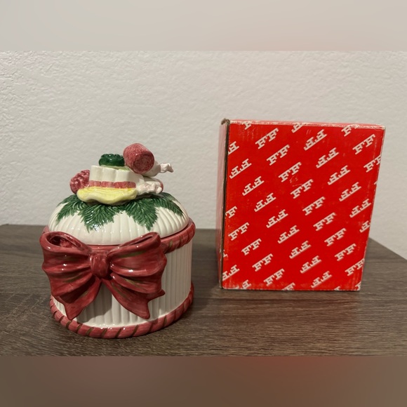 Vintage Fitz & Floyd 1992 Christmas Candy Cover Lidded Box. - Picture 1 of 7